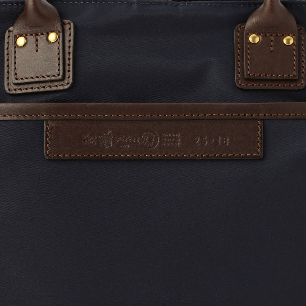 ナイロン×レザーのFelisiヘリテージデザイン
