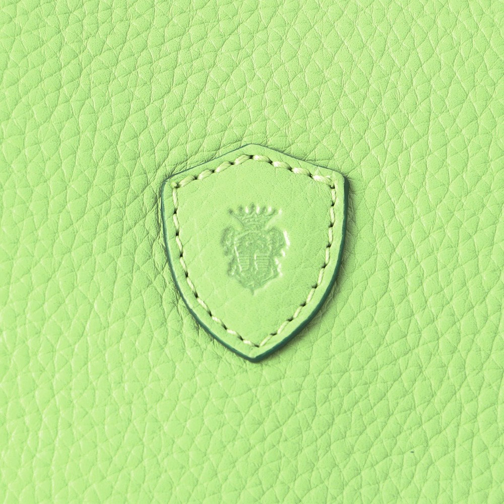 柔らかく細かなシボが美しいシュリンクレザー