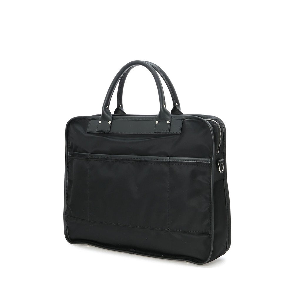 左右：フリーポケット×2、中央：キャリーケーススリーブ×1、フリーポケット×1