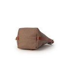 程よく使いやすい幅約16cmの底マチ