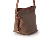 素材にこだわり、シュリンクレザーとバケッタレザーを贅沢に使用