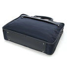 ボトムには耐久性を向上させる底鋲が付属