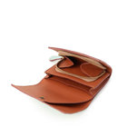 内側は本革で裏張り。見えない部分までも妥協がありません。