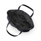 内装：マグネットボタン、ジップ付きポケット×1、フリーポケット×2