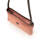 取り出し口はジップ仕様。ギボシの留め外しで長さ調節いただけます。