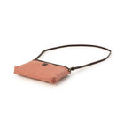 薄マチでコンパクトながら程よく広い幅を確保