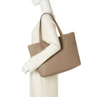 手持ち肩掛けしやすい長さのハンドル