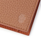 繊細なステッチワークに、コバは切り目磨き仕上げ