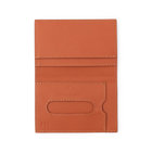 内側は本革で裏張り。見えない部分までも妥協がありません。