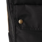 アイコニックなフロントポケット