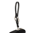 ストラップには丸型カラビナが付属。持ち手が太めのバッグやパンツのベルトループなどに取り付けやすい仕様です。