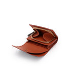 内側は本革で裏張り。見えない部分までも妥協がありません。