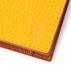 繊細なステッチワークに、コバは切り目磨き仕上げ