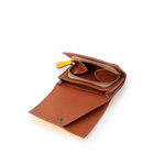 内側は本革で裏張り。見えない部分までも妥協がありません。