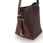 素材にこだわり、シュリンクレザーとバケッタレザーを贅沢に使用