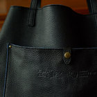 ナチュラルなシボ感と柔らかな風合い、そして軽さに優れたシュリンクレザー〈LD〉。