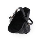 ファスナーポケット×1、サブポケット×2