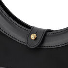 フラップの留め具にさり気なくあしらったFelisiの紋章