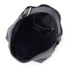 ファスナーポケット×1、サブポケット×2