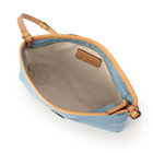 内装はコットンキャンバスを採用