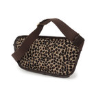 身体への負担を軽減する幅広ショルダーストラップ