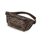 間口を大きく開くことが可能なメイン室のラウンドファスナー