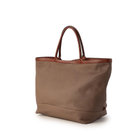 フェラーラに住む人々のハートフルさを表現した、イタリア特有のナチュラルトーンのカラーリング