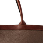 素材にこだわり、シュリンクレザーとバケッタレザーを贅沢に使用