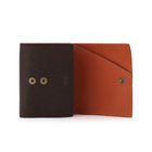 内側は本革で裏張り。見えない部分までも妥協がありません。