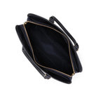 メインコンパートメントの中央にファスナー付きの仕切り1つを装備