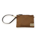 ストラップの片方は先端がフック式となっており、使い方も様々にアレンジ可能