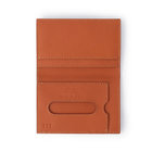 内側は本革で裏張り。見えない部分までも妥協がありません。