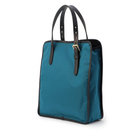 メイン室は開閉しやすいマグネットボタン式