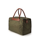 サイドにはDカンを装備。別売りストラップを取り付けて2Way使用も可能