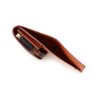 取り出しやすさを考慮したスリットデザインの札入れ