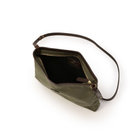 内装はコットンキャンバスを採用