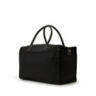 サイドにはDカンを装備。別売りストラップを取り付けて2Way使用も可能