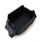 開口部は4方向に開閉可能。メイン室はシンプルな1層構造です。