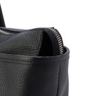 ファスナーエンドは内側に収納も可能