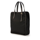 メイン室は開閉しやすいマグネットボタン式