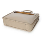 ボトムには耐久性を向上させる底鋲が付属