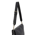 シュリンクレザーとバケッタレザーを贅沢に使用し、FelisiのDNAであるコンビネーションを表現