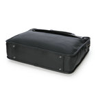 ボトムには耐久性を向上させる底鋲が付属