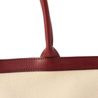 素材にこだわり、シュリンクレザーとバケッタレザーを贅沢に使用