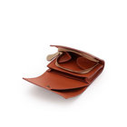 内側は本革で裏張り。見えない部分までも妥協がありません。