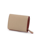 手に馴染みやすい薄マチのコンパクトサイズ