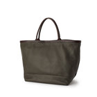 フェラーラに住む人々のハートフルさを表現した、イタリア特有のナチュラルトーンのカラーリング