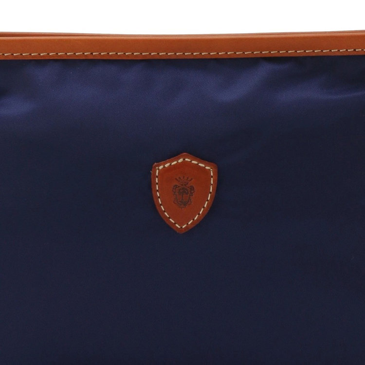 イタリアンナイロン×バケッタレザーのFelisiヘリテージデザイン