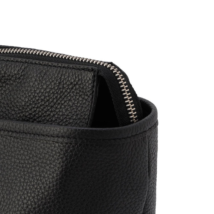 ファスナーエンドは内側に収納も可能