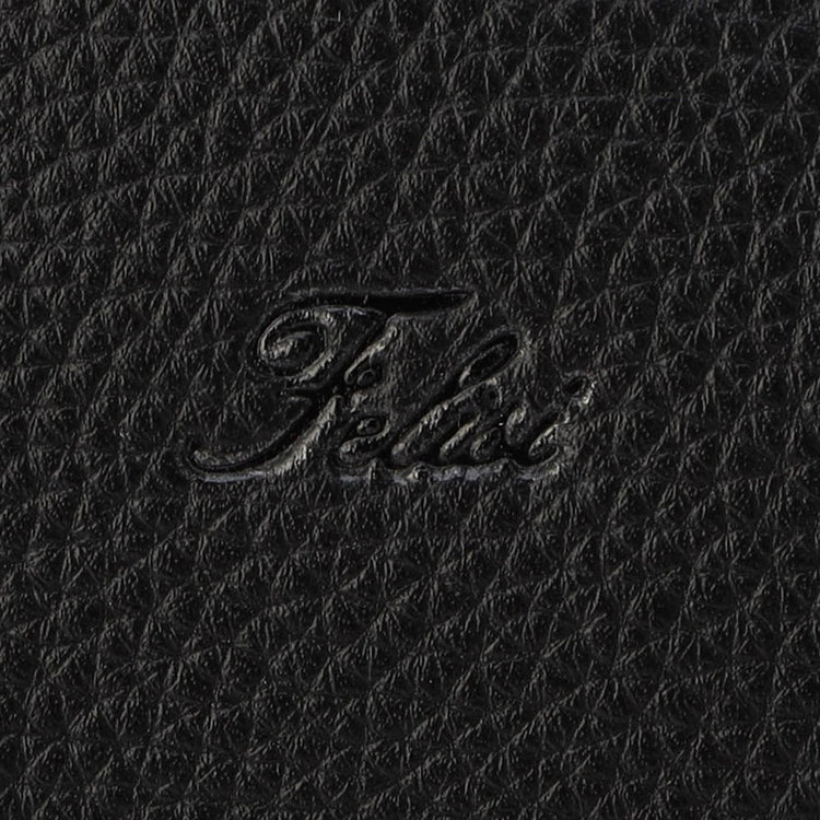 とても柔らかな風合いと上品なシボ感が魅力のイタリア製シュリンクレザー